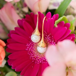 radieuse Boucles d’oreilles dorées à l’or fin au lait maternel