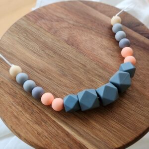 Collier d'allaitement gris
